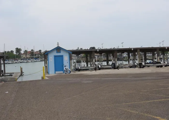White Sands Inn, Marina, Bar & Grill
